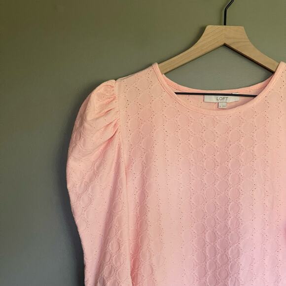 LOFT Eyelet Puff Sleeve Tee Pink Size XL Popover Crewneck Lightweight Feminine - Picture 3 of 14